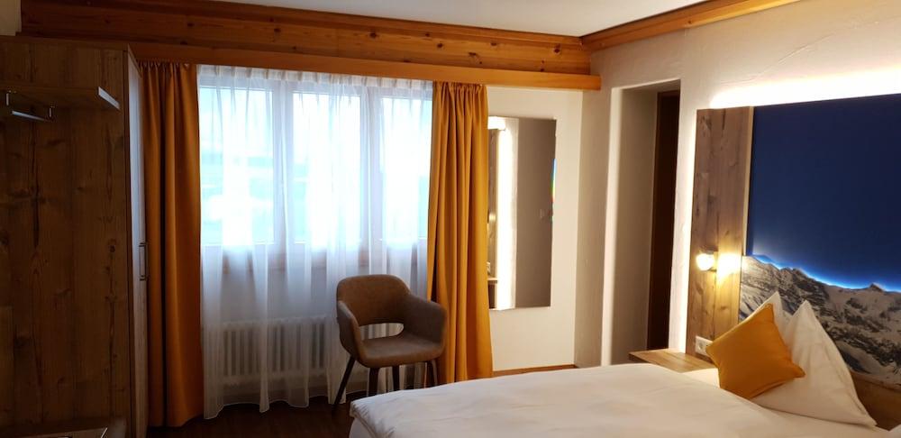 Hotel Typically Swiss Taescherhof 3*