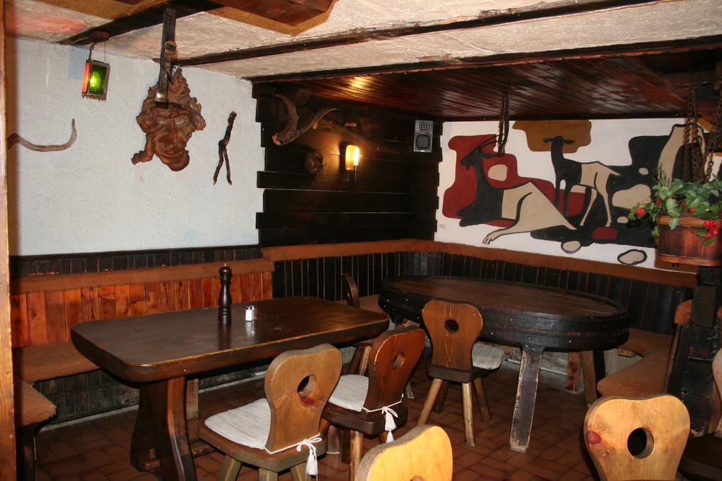 Hotel Typically Swiss Taescherhof