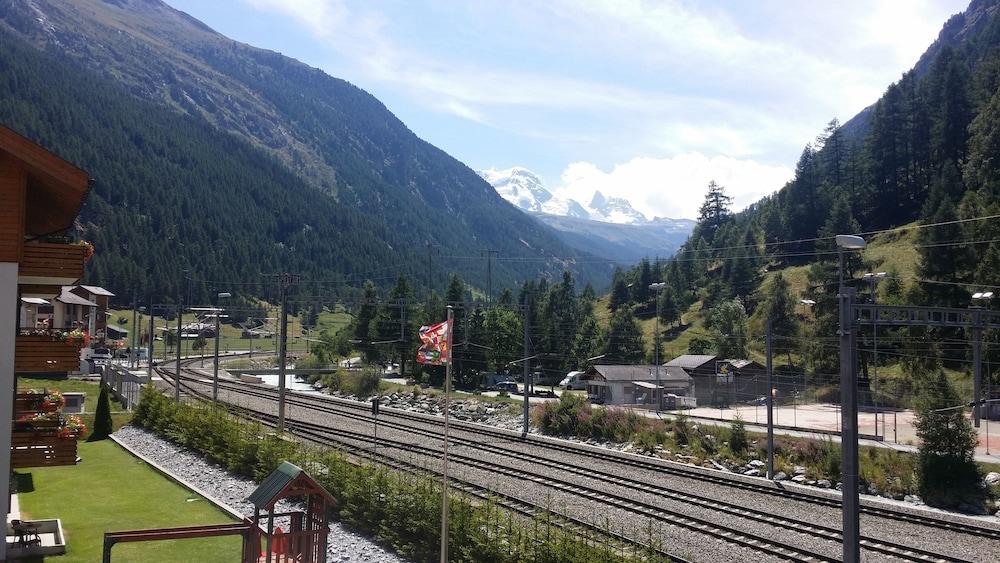 Typically Swiss Taescherhof