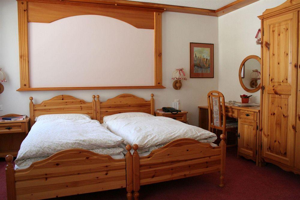 Hotel Typically Swiss Taescherhof 3*