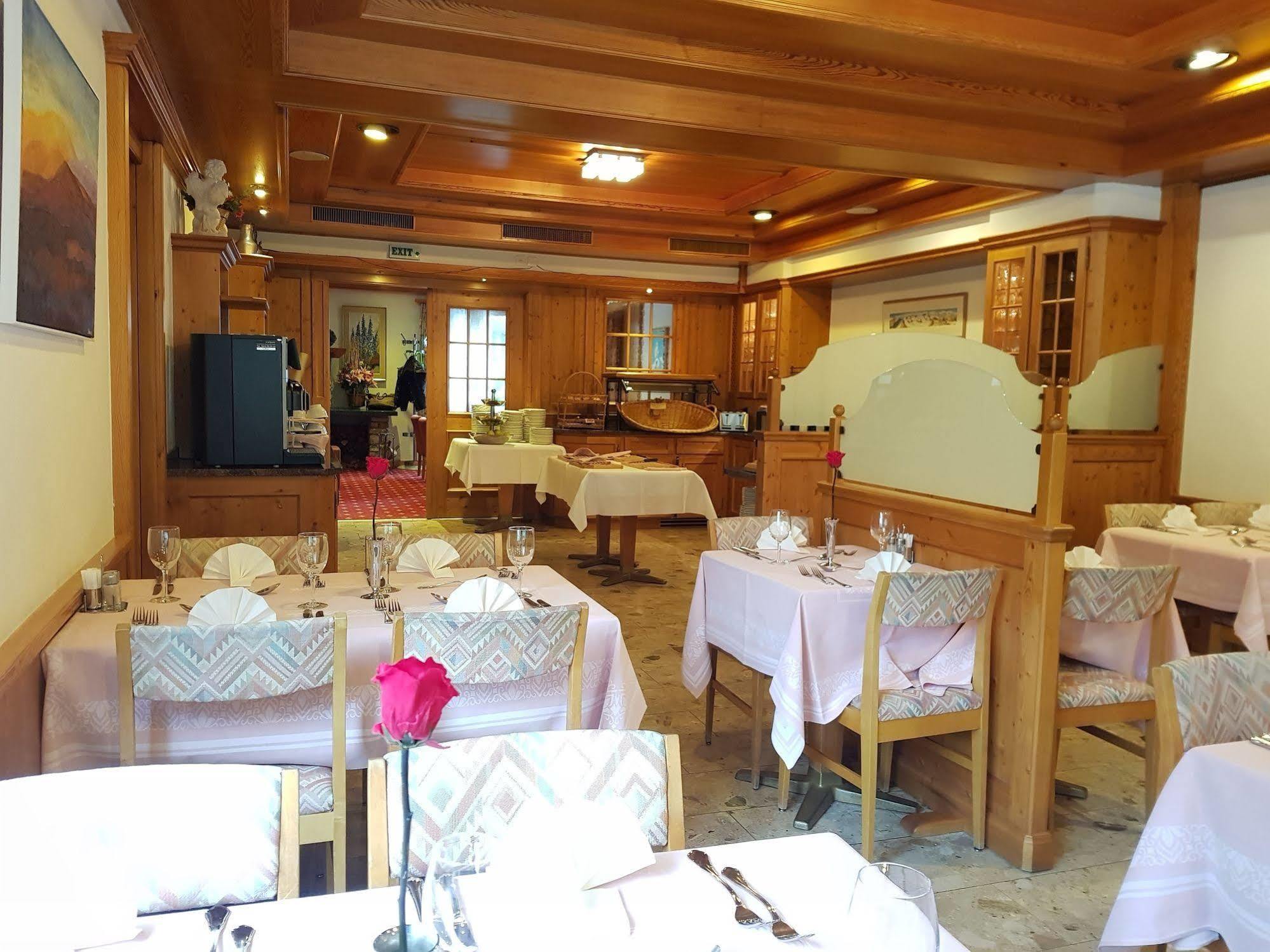 Hotel Typically Swiss Taescherhof