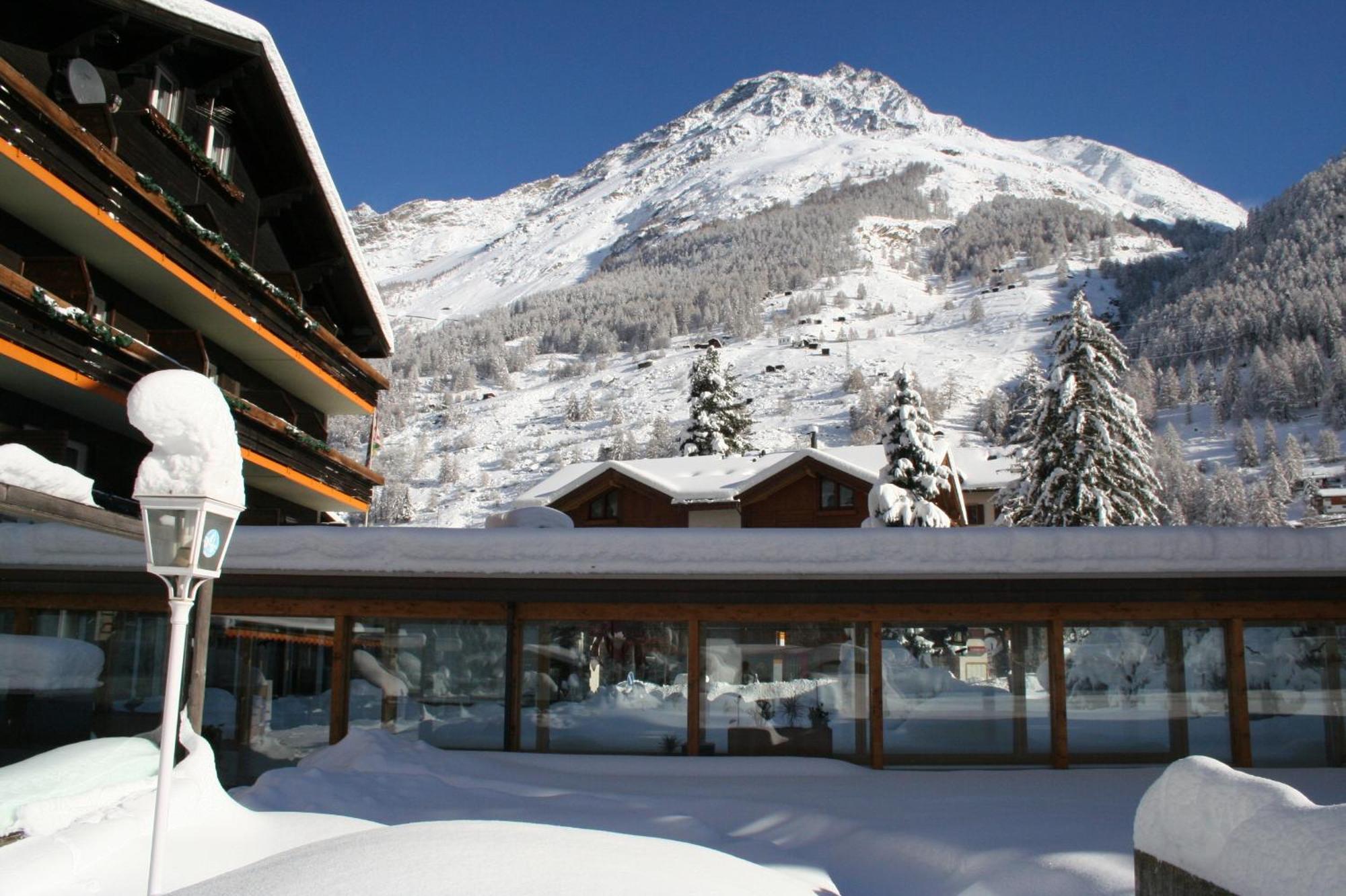 Typically Swiss Taescherhof 3*